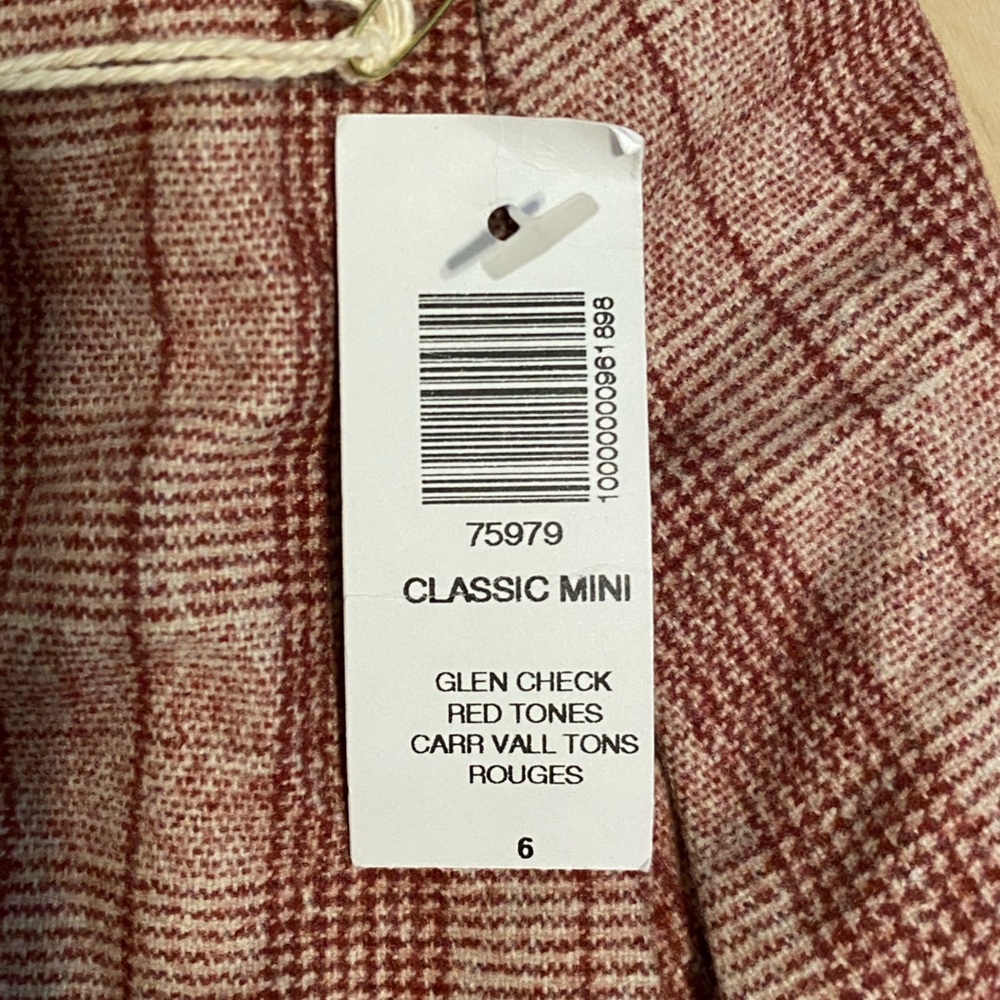 Aritzia Classic Mini Skirt. NWT